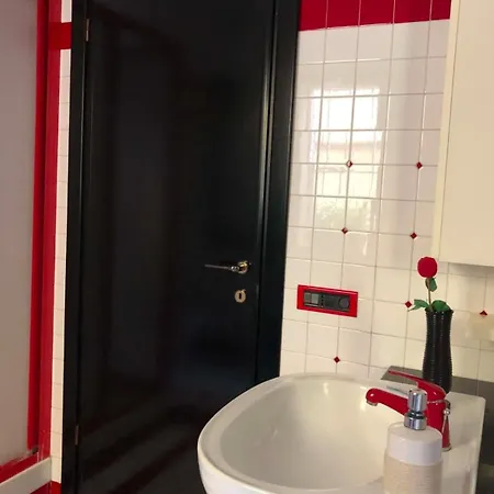 With Independent Access And Private Bathroom Řím